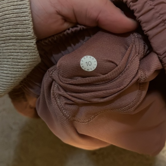 lululemon hotty hot shorts - Picture 3 of 3